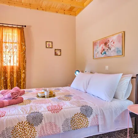 The Owl's House * Velonades (Corfu)